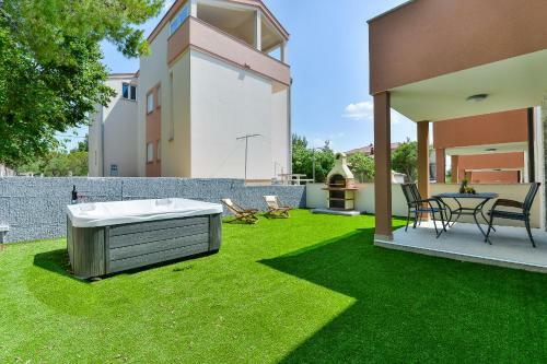 Crowonder Cascada Villa With Jacuzzi - S5