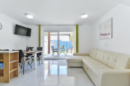 Crowonder Cascada Villa With Jacuzzi - S1