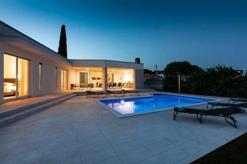 Villa Aura