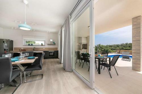 Villa Aura