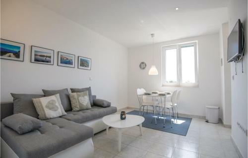 One-bedroom Apartment In Sucuraj