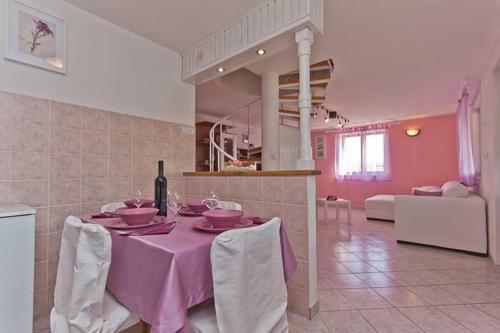 House Nikolina 526