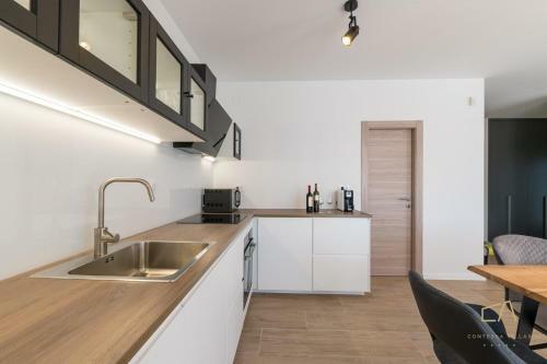Hostal Luxury Apartments Loma