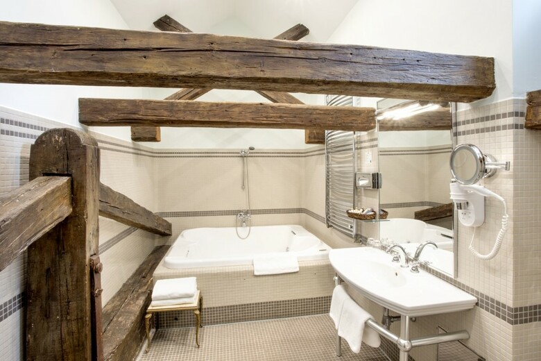 The Iron Gate Hotel & Suites