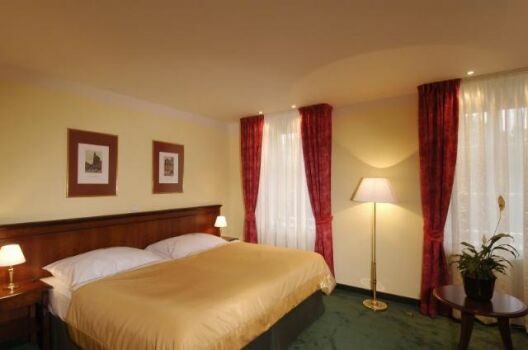 Ea Hotel Jeleni Dvur
