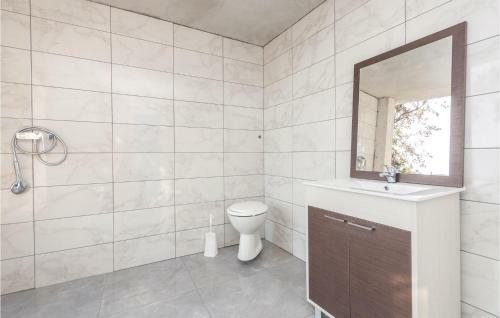 Three-bedroom Holiday Home In Tkon