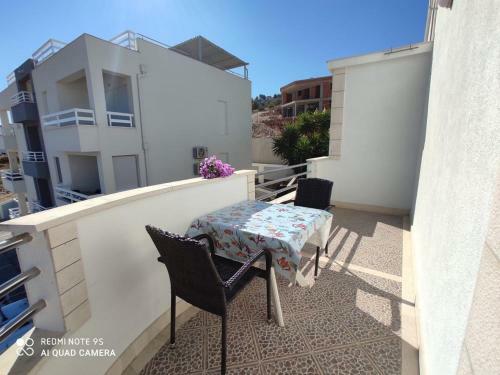 Apartments Jo?ko - 70 M From Beach