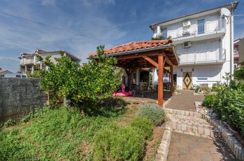 Apartment And Room Ilija