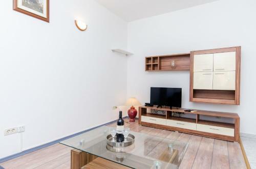 Apartments And Rooms Iva