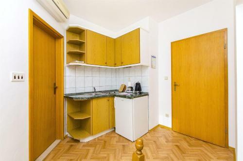 Apartments And Rooms Iva