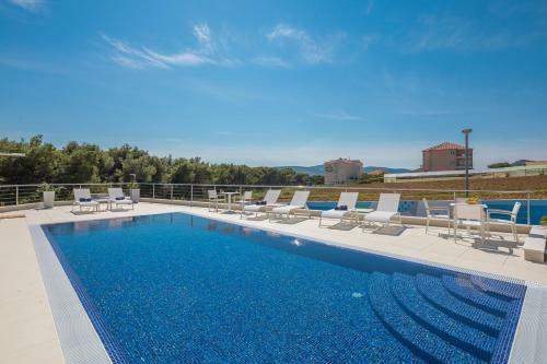 Luxury Apartments Baoti?
