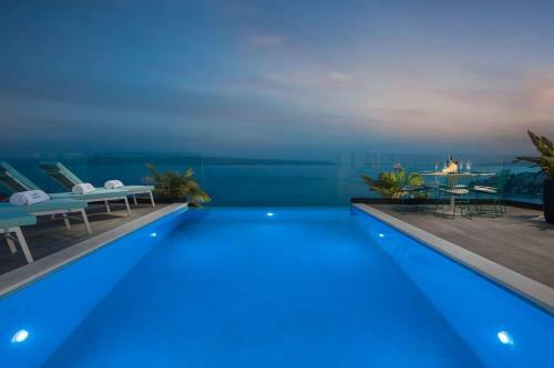 Luxury Villa Riva With Infinity Pool