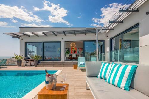 Luxury Villa Riva With Infinity Pool