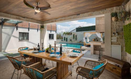 Villa Arbanessa With Heated Pool