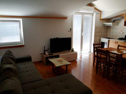 Apartments And Room Vikeli
