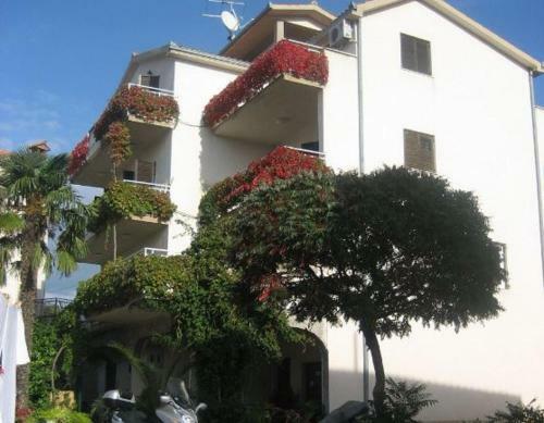 Apartamentos Apts Biserka - 50m From The Beach