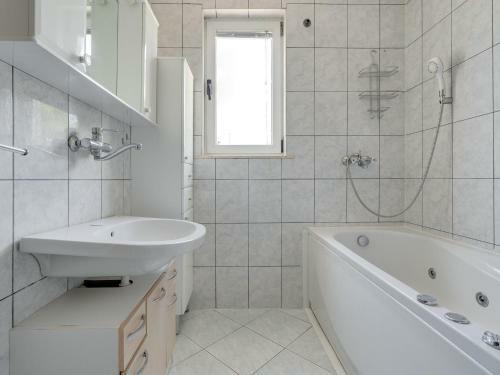 Apartment Lucija Near Trogir