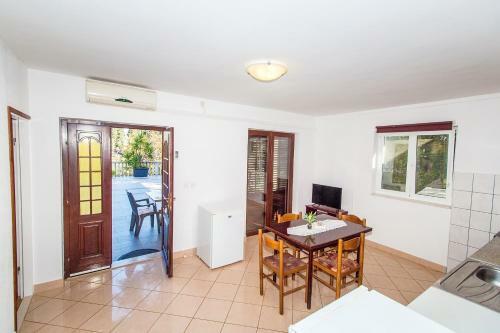 Apartments Doris-trpanj