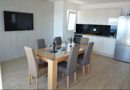Apartment Slavena - With Pool