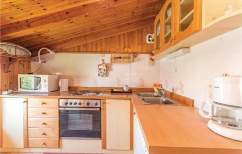 Four-bedroom Apartment In Turanj
