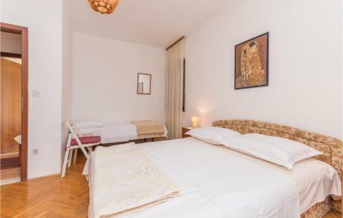 Four-bedroom Apartment In Turanj