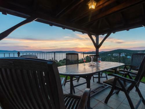 Holiday Home Villa Bugenvila