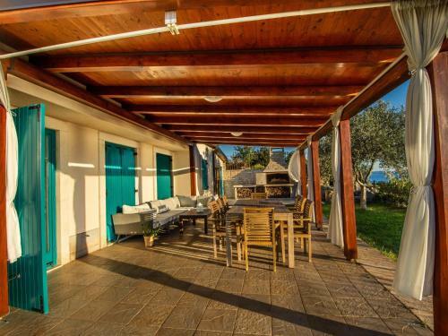 Holiday Home Villa Bugenvila