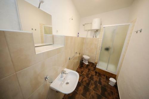Two Bedroom House With A Private Yard - Levante