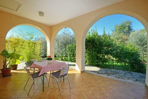 Hostal Apartments With Pool Albina