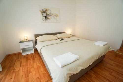 Hostal Apartments Maslina