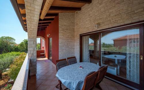 Iva House With Apartment