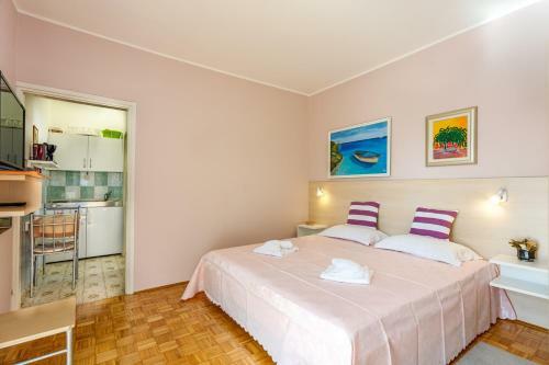 Hostal Apartments Franeli?