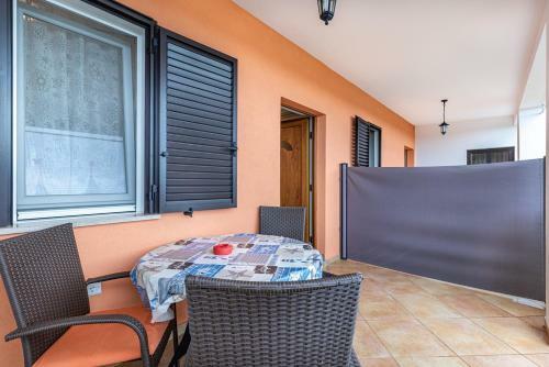Hostal Apartments Adamovic With Shared Pool