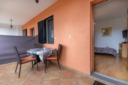 Hostal Apartments Adamovic With Shared Pool
