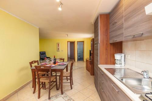 Hostal Old Town Apartments In Umag