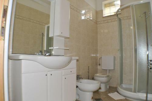 Hostal 1a Lilly Vabriga With Sea View