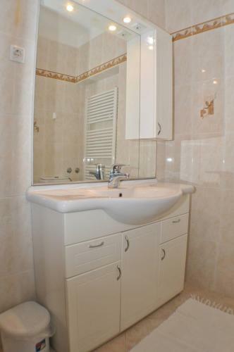 Hostal 1a Lilly Vabriga With Sea View