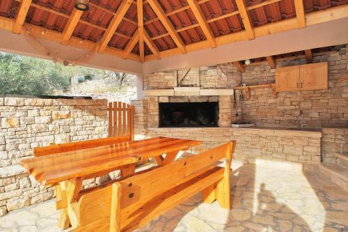 Stone House Mia