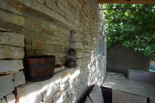Stone House Mia