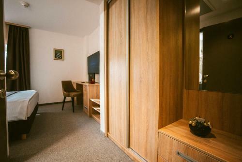 Hostal Pansion Bernarda Nova