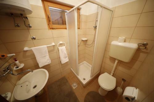 Hostal Kne? Mali I?