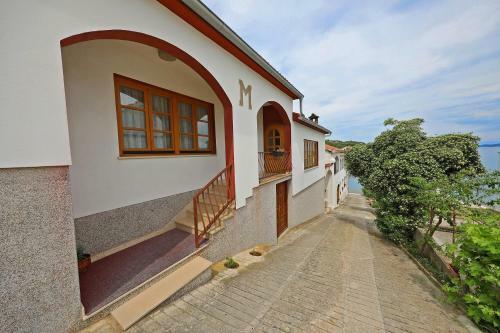 Hostal Kne? Mali I?