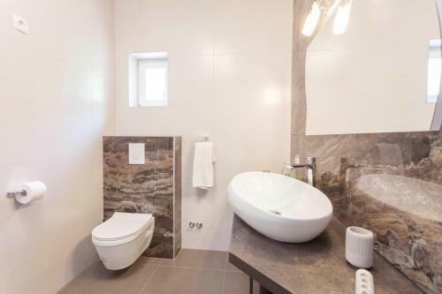 Holiday Home With Pool Arija