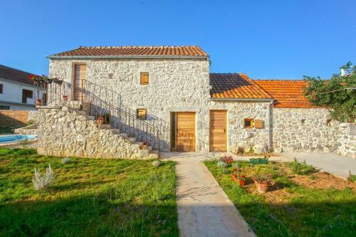 Heritage House With Heated Pool Vrime