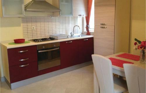Two-bedroom Holiday Home In Brodarica