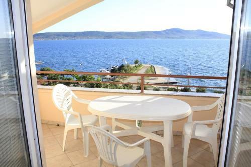 Apartments Ante - 30 M From Sea