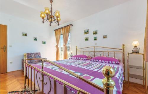 Six-bedroom Holiday Home In Seget Vranjica