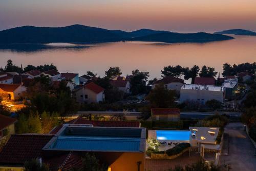 Villa Tela With Pool