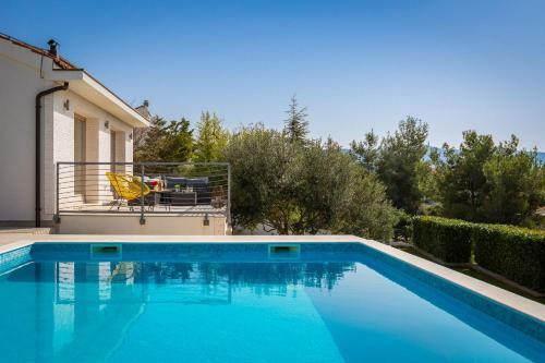 Villa Tela With Pool