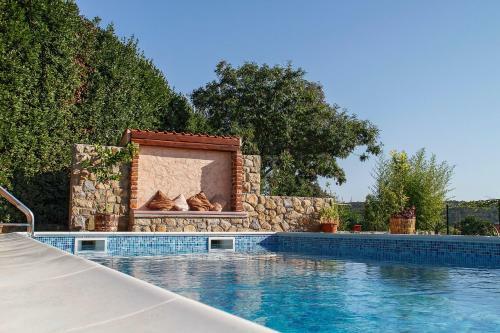 Clay Apartments With Pool